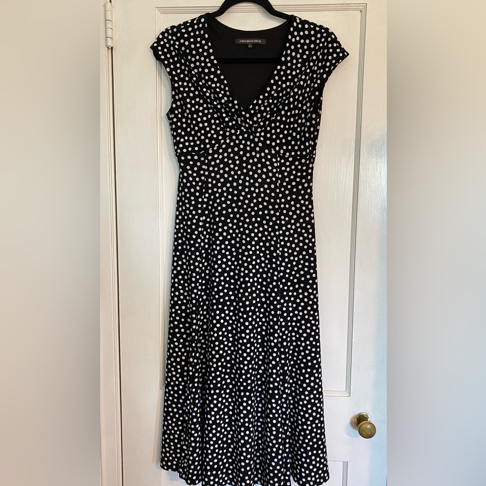 Jones Wear Dress Black & White Polka Dot Cap Sleeve Empire Waist V Neck Dress 8 - Picture 1 of 10